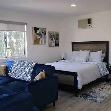 Newly Renovated,Spacious Luxury Studio Guesthouse